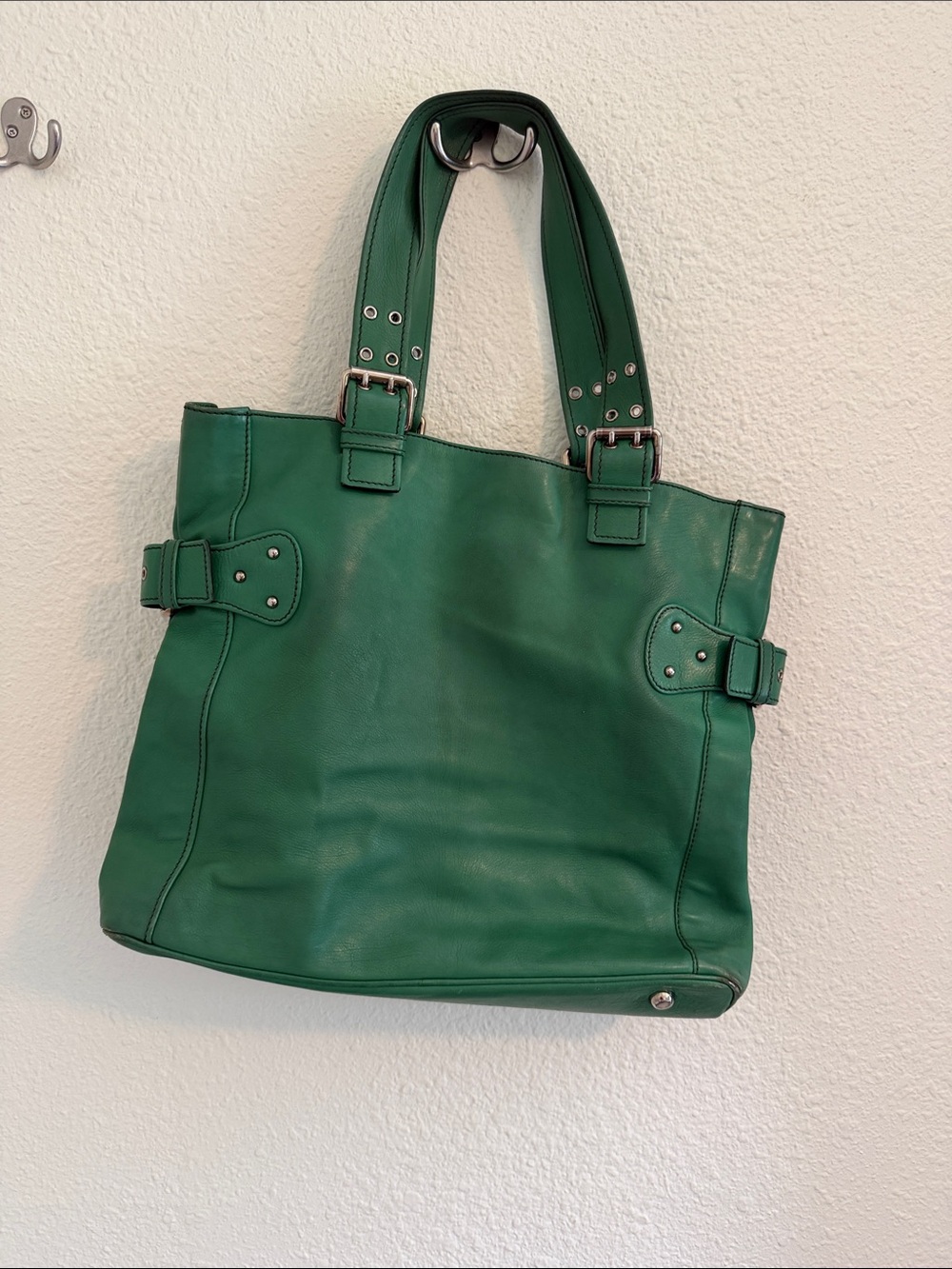 Vintage Y2K Marc Jacobs Green Leather Women's Tote Bag with Front Pockets. - Picture 2 of 11